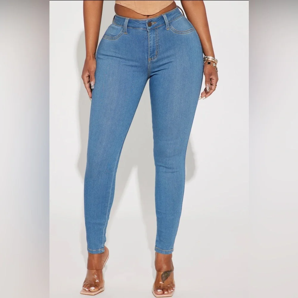 CLASSIC MID RISE BLUE JEANS - Picture 2 of 3